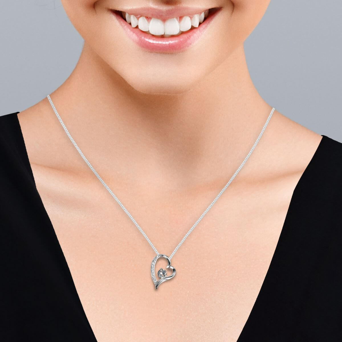 BIG ON Jewellery - Eternal-Heart-Necklace-jewellery-on-model